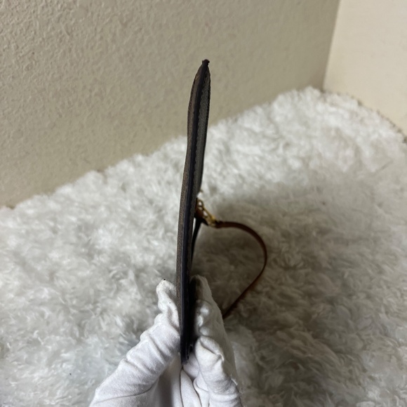 Louis Vuitton Monogram Neverfull Pouch - Picture 3 of 7